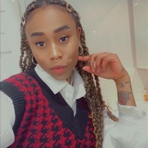 Meet your Posher, Dee